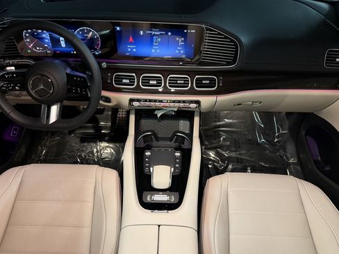 New 2026 Mercedes-Benz GLS 580 4MATIC image 11