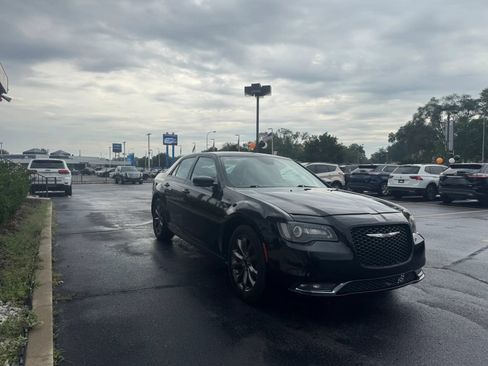 Used 2014 Chrysler 300 S w/ Light Group AWD/4WD image 5