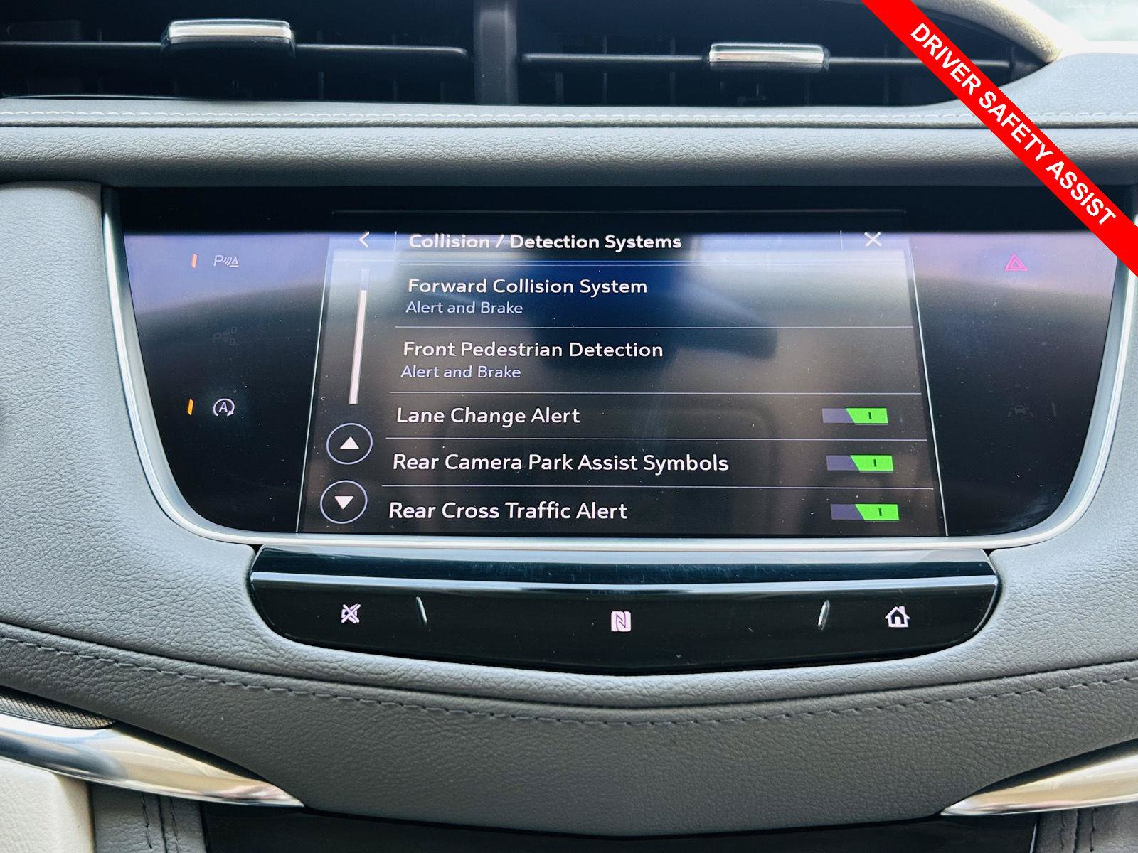 Used 2020 Cadillac XT5 Premium Luxury w/ LPO, Floor Liner Package FWD image 10