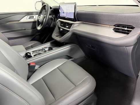 New 2026 Ford Explorer Active w/ Active Comfort Package RWD image 9