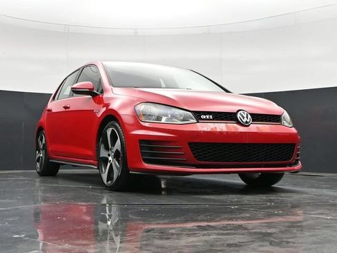 Used 2016 Volkswagen Golf 4-Door FWD image 42