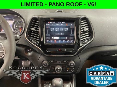 Used 2022 Jeep Cherokee Limited w/ Mopar Interior Package AWD/4WD image 16