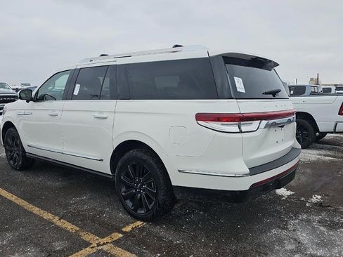 Used 2024 Lincoln Navigator L Reserve image 11