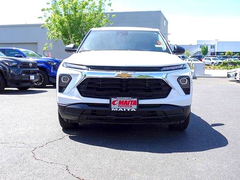 Used 2025 Chevrolet TrailBlazer LS w/ LS Convenience Package FWD image 8