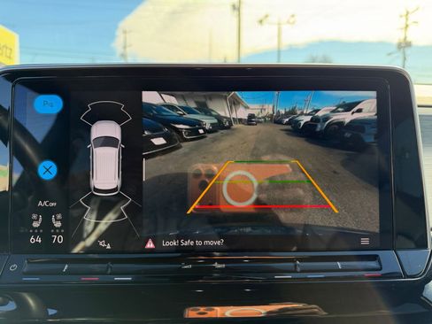 Used 2025 Volkswagen Atlas Cross Sport SE image 17