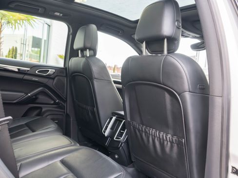 Used 2013 Porsche Cayenne Diesel AWD/4WD image 34