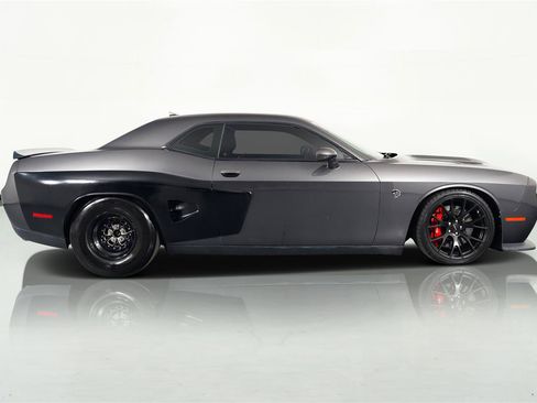 Used 2016 Dodge Challenger SRT Hellcat RWD image 6