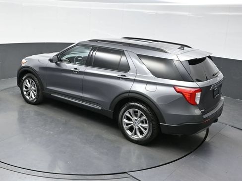 Used 2022 Ford Explorer XLT w/ Equipment Group 202A AWD/4WD image 35