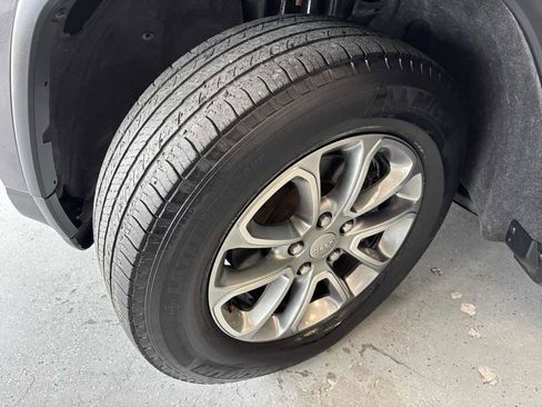 Used 2015 Jeep Grand Cherokee Limited image 29