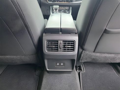 Used 2024 Nissan Rogue SV image 11