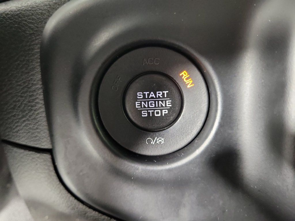 Used 2018 Jeep Wrangler Unlimited Sahara AWD/4WD image 28