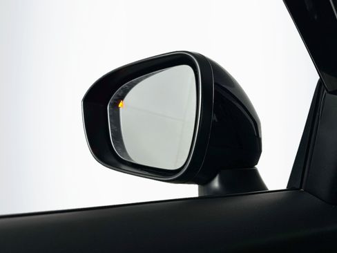 Used 2025 Nissan Rogue SV FWD image 16