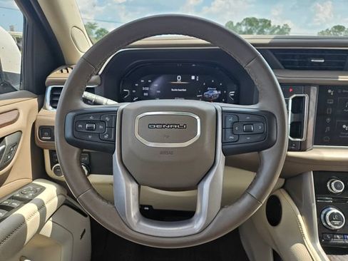 Used 2023 GMC Yukon XL Denali AWD/4WD image 14