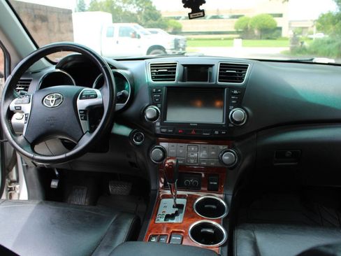 Used 2011 Toyota Highlander Limited image 17