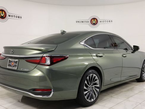 Used 2024 Lexus ES 300h Ultra Luxury w/ Accessory Package (Z2) FWD image 3