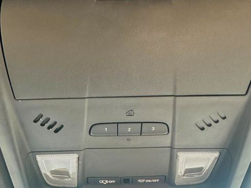 Used 2018 Cadillac XT5 FWD image 28