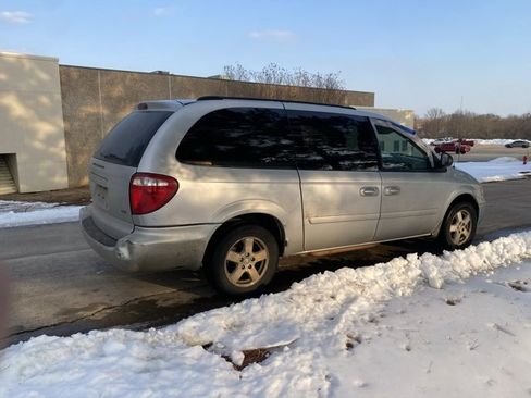 Used 2006 Dodge Grand Caravan SXT image 7