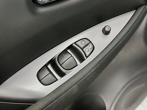 Used 2025 Nissan Leaf S image 15