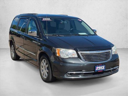 Used 2012 Chrysler Town & Country Touring-L w/ Entertainment Group #2 FWD image 3