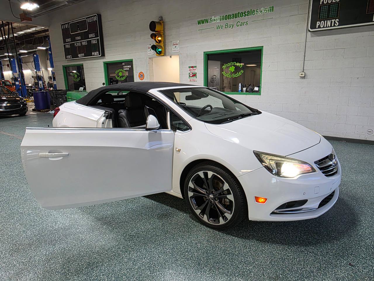 Used 2019 Buick Cascada Premium FWD image 2
