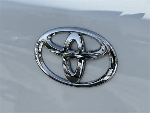 Used 2020 Toyota Yaris XLE image 26