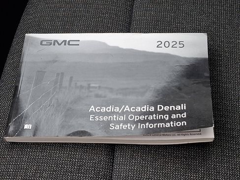 Used 2025 GMC Acadia Elevation image 25