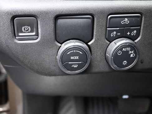Used 2023 Chevrolet Silverado 1500 LT RWD image 11