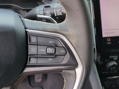Used 2022 Jeep Grand Cherokee Limited 4xe w/ Luxury Tech Group II AWD/4WD image 13