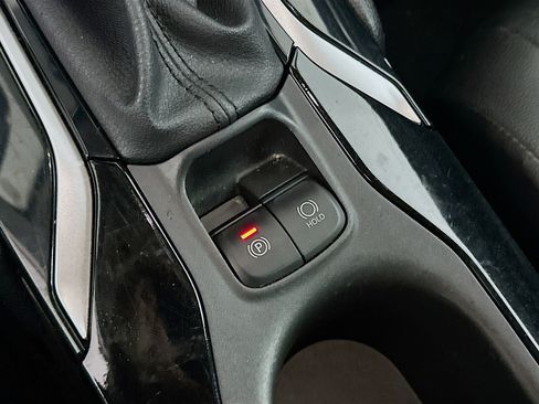 Used 2024 Toyota Corolla Cross XLE image 26