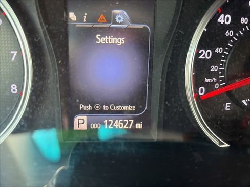 Used 2015 Toyota Camry SE FWD image 11