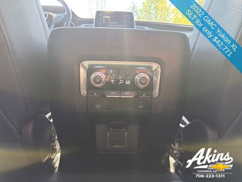 Used 2022 GMC Yukon XL SLT w/ SLT Premium Package image 23