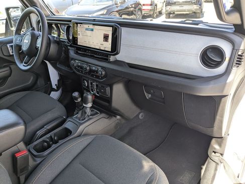 Used 2024 Jeep Wrangler Unlimited Sport AWD/4WD image 34