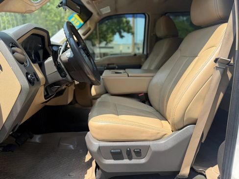 Used 2011 Ford F250 Lariat w/ Lariat Interior Pkg AWD/4WD image 9
