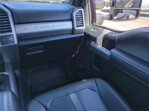 Certified 2018 Ford F450 Platinum w/ Platinum Ultimate Package image 17