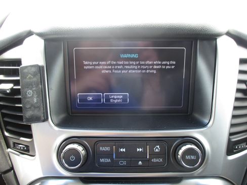 Used 2016 Chevrolet Suburban LT RWD image 19