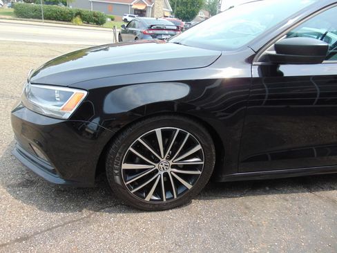Used 2016 Volkswagen Jetta Sport FWD image 12