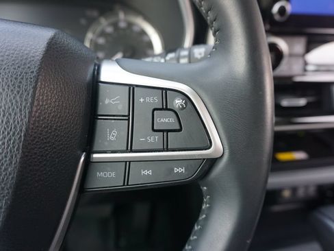 Used 2023 Toyota Highlander XLE FWD image 9