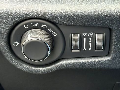 New 2027 Chrysler Pacifica Select FWD image 22