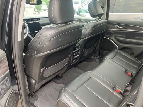 Used 2024 Jeep Grand Cherokee Limited w/ Black Appearance Package AWD/4WD image 23