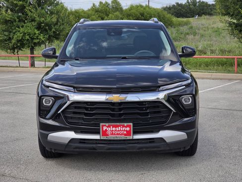 Used 2025 Chevrolet TrailBlazer LT FWD image 2