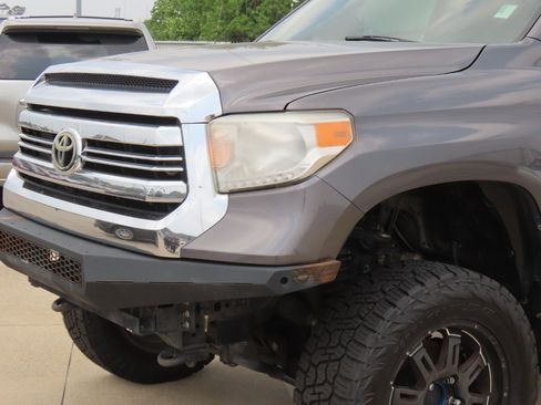 Used 2016 Toyota Tundra SR5 w/ SR5 Upgrade Package AWD/4WD image 3
