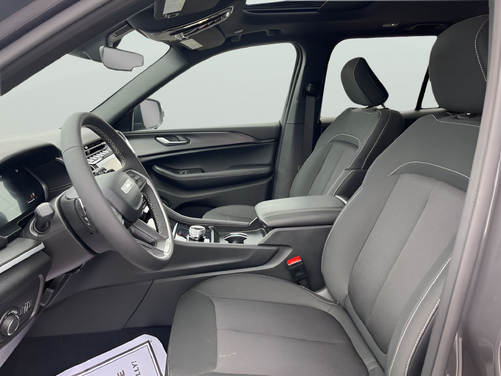 Used 2025 Jeep Grand Cherokee Laredo X RWD image 13