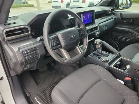 Used 2024 Toyota Tacoma SR5 w/ SR5 Upgrade Package AWD/4WD image 15