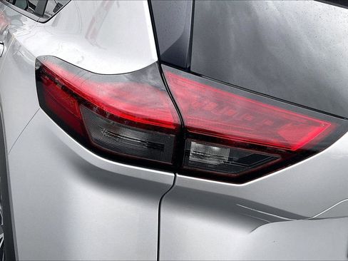 Used 2022 Nissan Rogue SV w/ SV Premium Package image 30