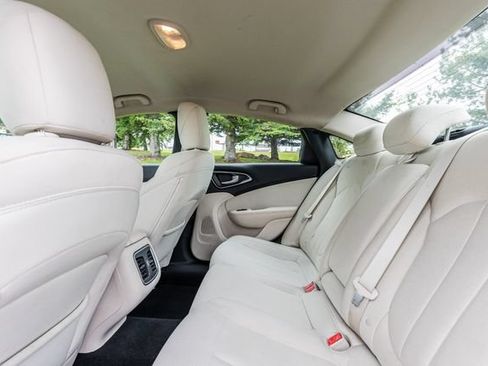 Used 2016 Chrysler 200 Limited w/ Convenience Group FWD image 13