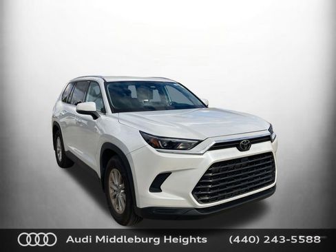 Used 2024 Toyota Grand Highlander XLE image 1