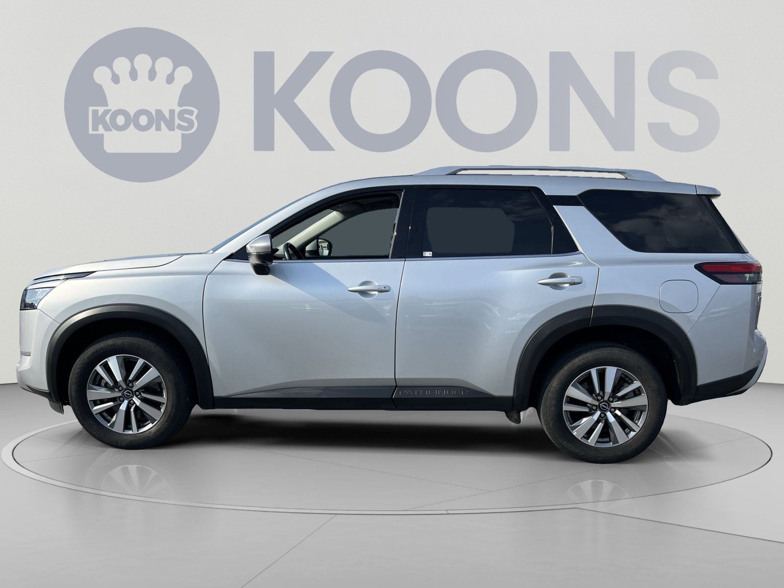 Used 2025 Nissan Pathfinder SL AWD/4WD image 2