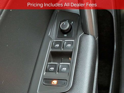Used 2021 Volkswagen Tiguan SE w/ Panoramic Sunroof Package FWD image 26