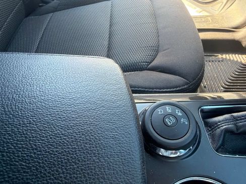 Used 2017 Ford Explorer XLT AWD/4WD image 37