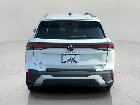 Used 2026 Volkswagen Tiguan SE AWD/4WD image 6